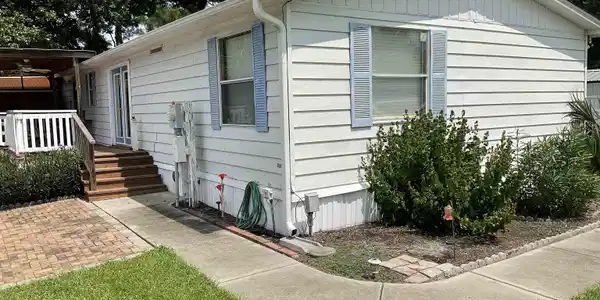885 Hilander Dr.