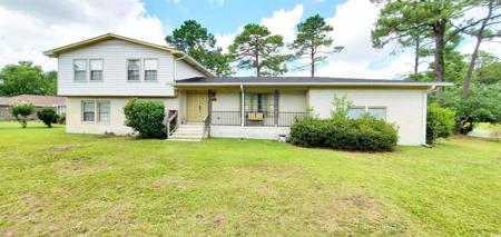 1592 Bay Tree Ln.