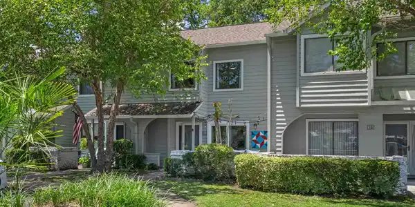 12 Shadow Moss Pl.