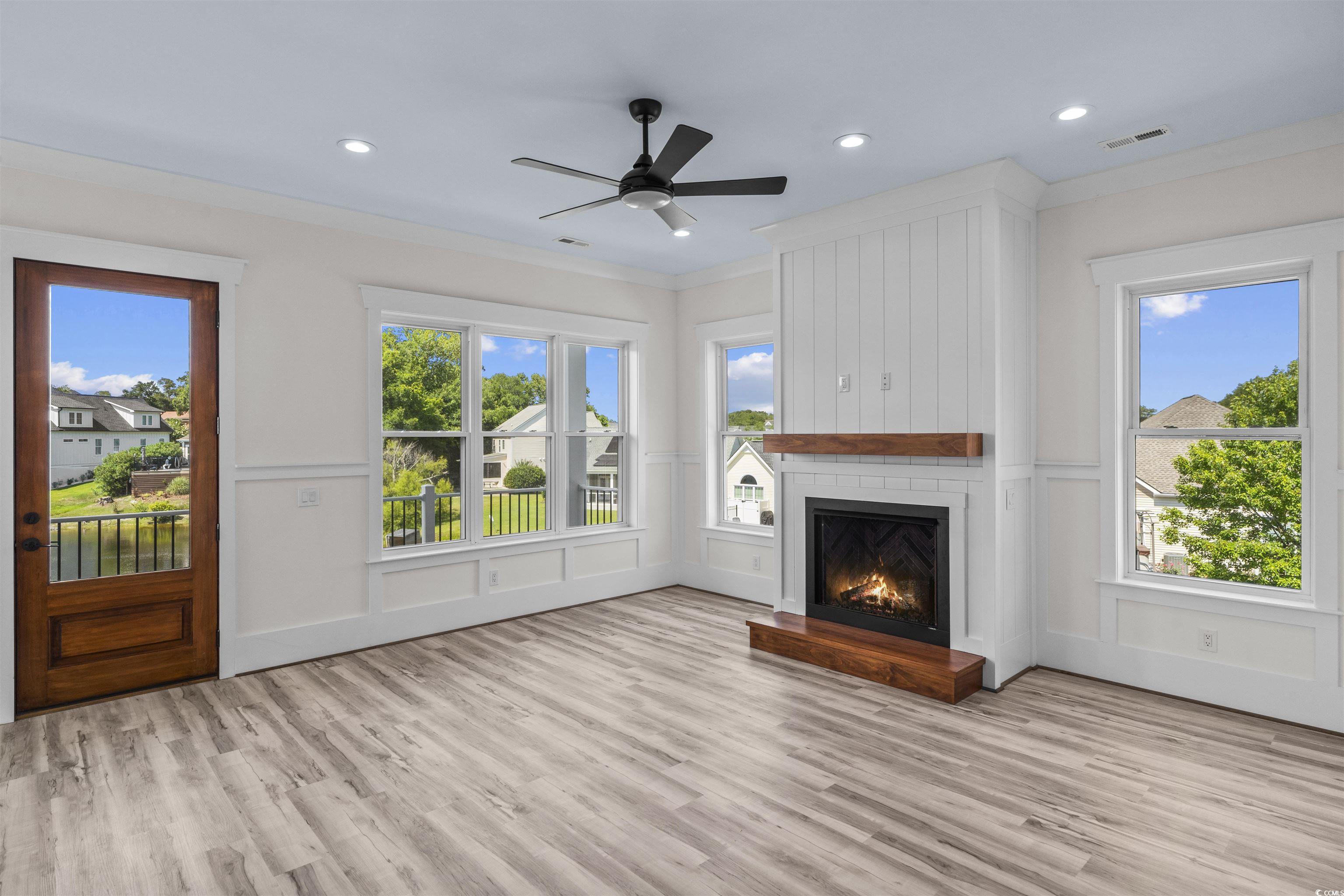 Image 2: Unfurnished living room with a decorative wall, wo Image 2: Unfurnished living room with a decorative wall, wo