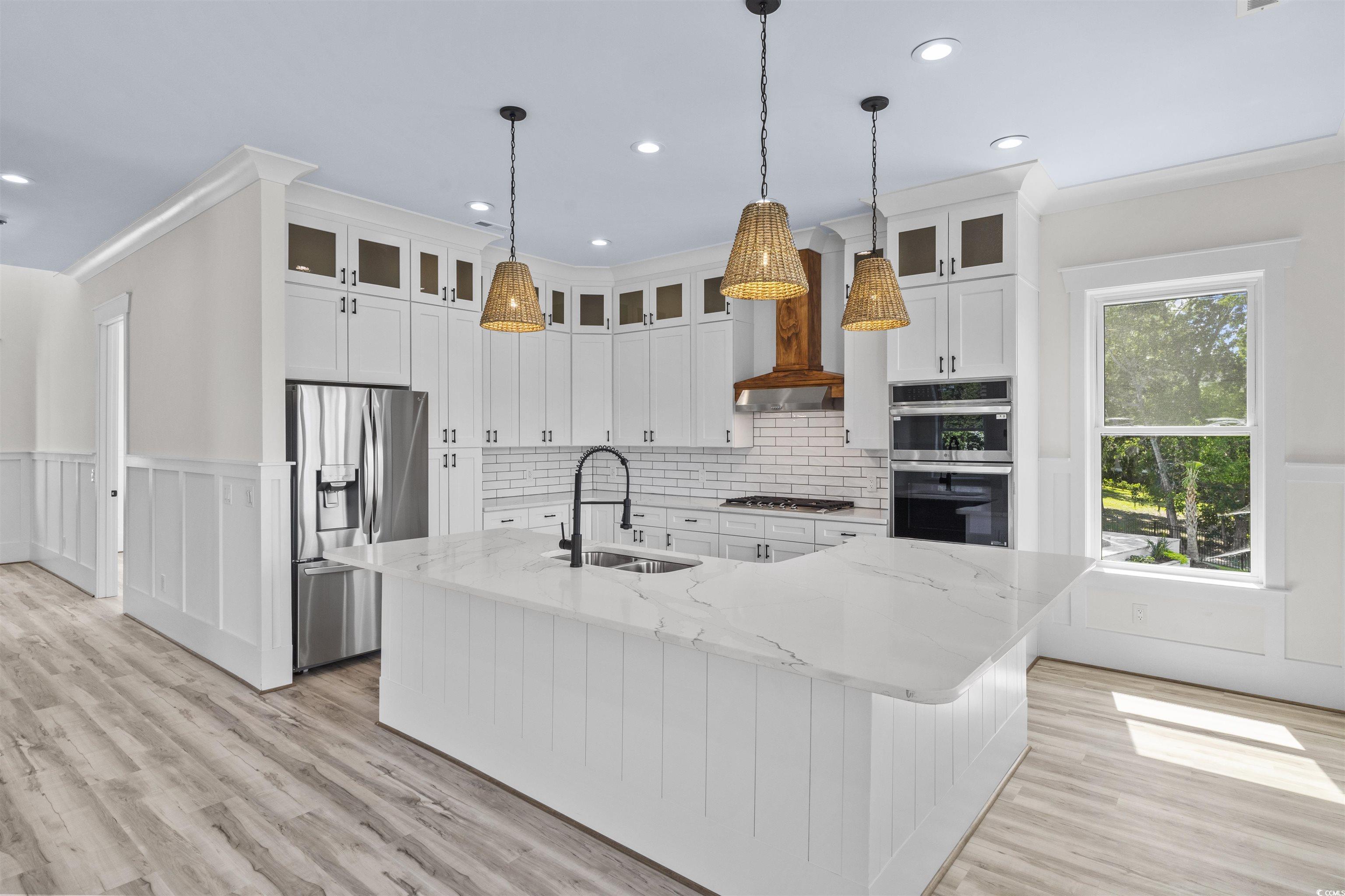 Image 4: Kitchen featuring stainless steel appliances, a wa Image 4: Kitchen featuring stainless steel appliances, a wa