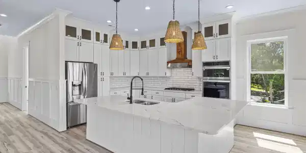 Image 4: Kitchen featuring stainless steel appliances, a wa Image 4: Kitchen featuring stainless steel appliances, a wa