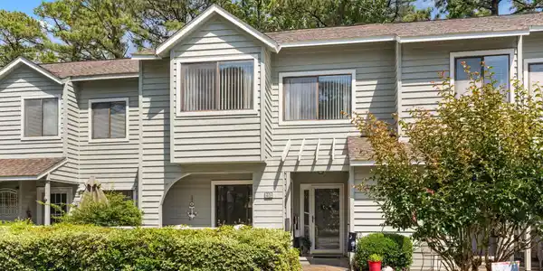 41 Shadow Moss Pl.