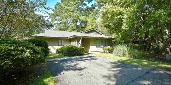 952 Briarwood Dr.