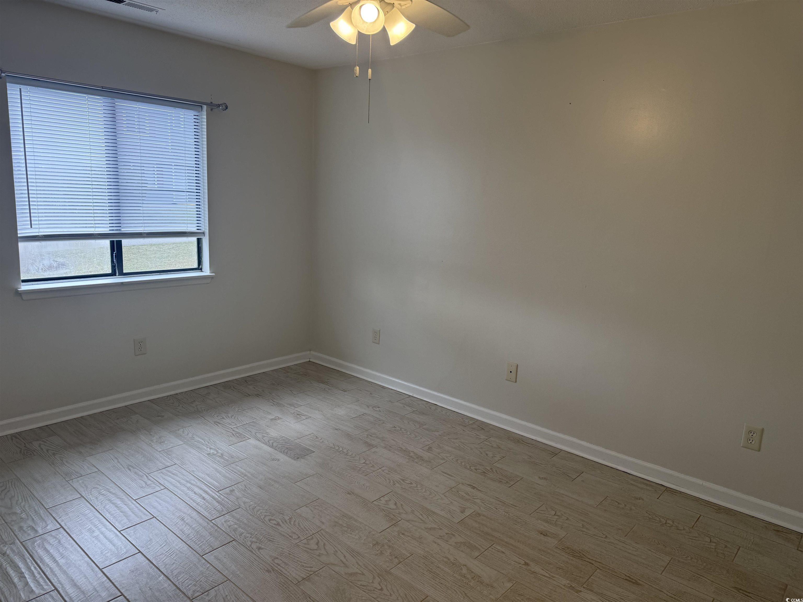 Image 4: Empty room with light wood finished floors and a c Image 4: Empty room with light wood finished floors and a c