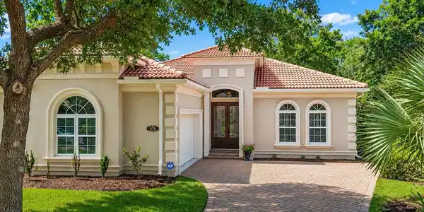 676 Esperia Ln.