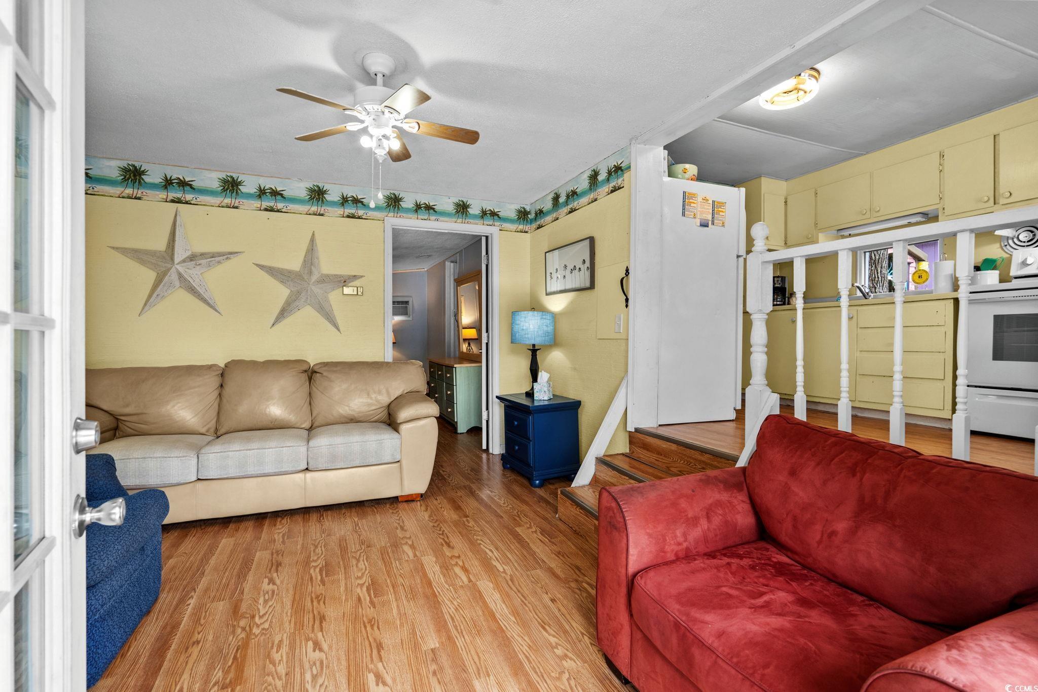 Image 4: Living room with light wood-style floors, a ceilin Image 4: Living room with light wood-style floors, a ceilin