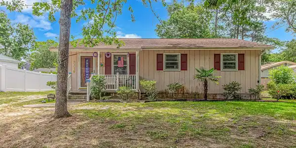 1023 Cedar Dr. S