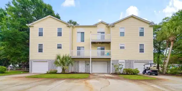 312 Willow Dr. S