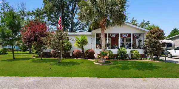 1649 Perry Circle
