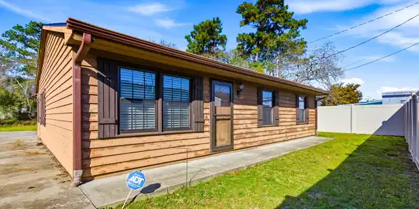 711B S 28th Ave. S