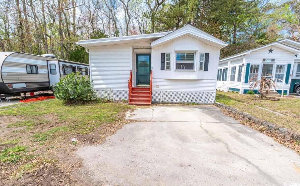 Image 2: Manufactured / mobile home with entry steps and a Image 2: Manufactured / mobile home with entry steps and a