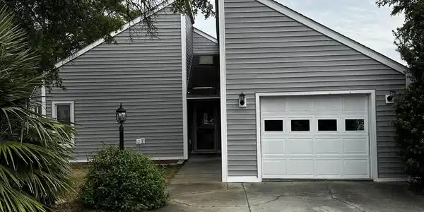 122 Live Oak Dr.