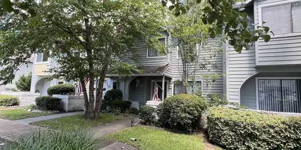 12 Shadow Moss Pl.