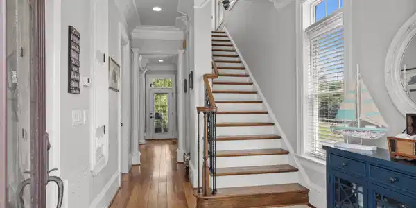 Image 4: Entrance foyer with plenty of natural light, ornam Image 4: Entrance foyer with plenty of natural light, ornam