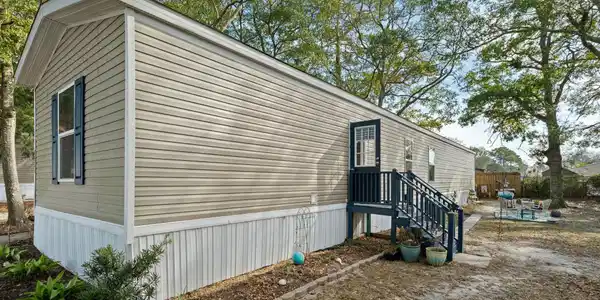 4504 Mallard St.