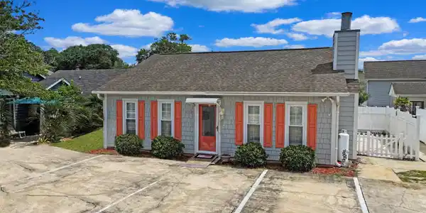 908 Tiffany Ln.