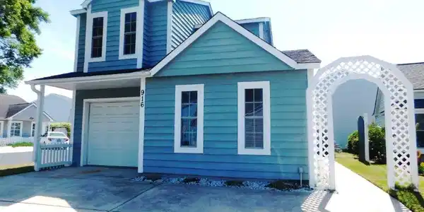 916 Charles St.