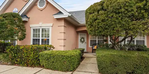 4525 Lighthouse Dr.