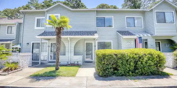 47 Shadow Moss Pl.