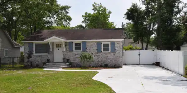1021 S Poplar Dr.