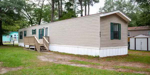 904 Lowe Dr.