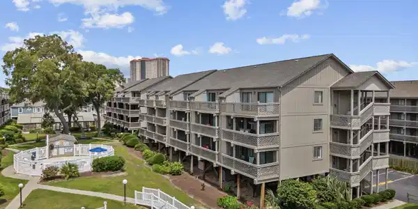 204 Maison Dr.