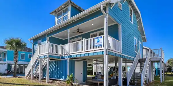 719 N Waccamaw Dr.