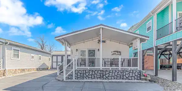 6001-5221 S Kings Hwy.