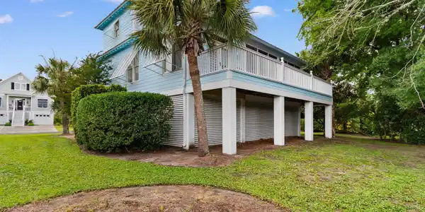 Image 2: View of property exterior featuring a yard Image 2: View of property exterior featuring a yard