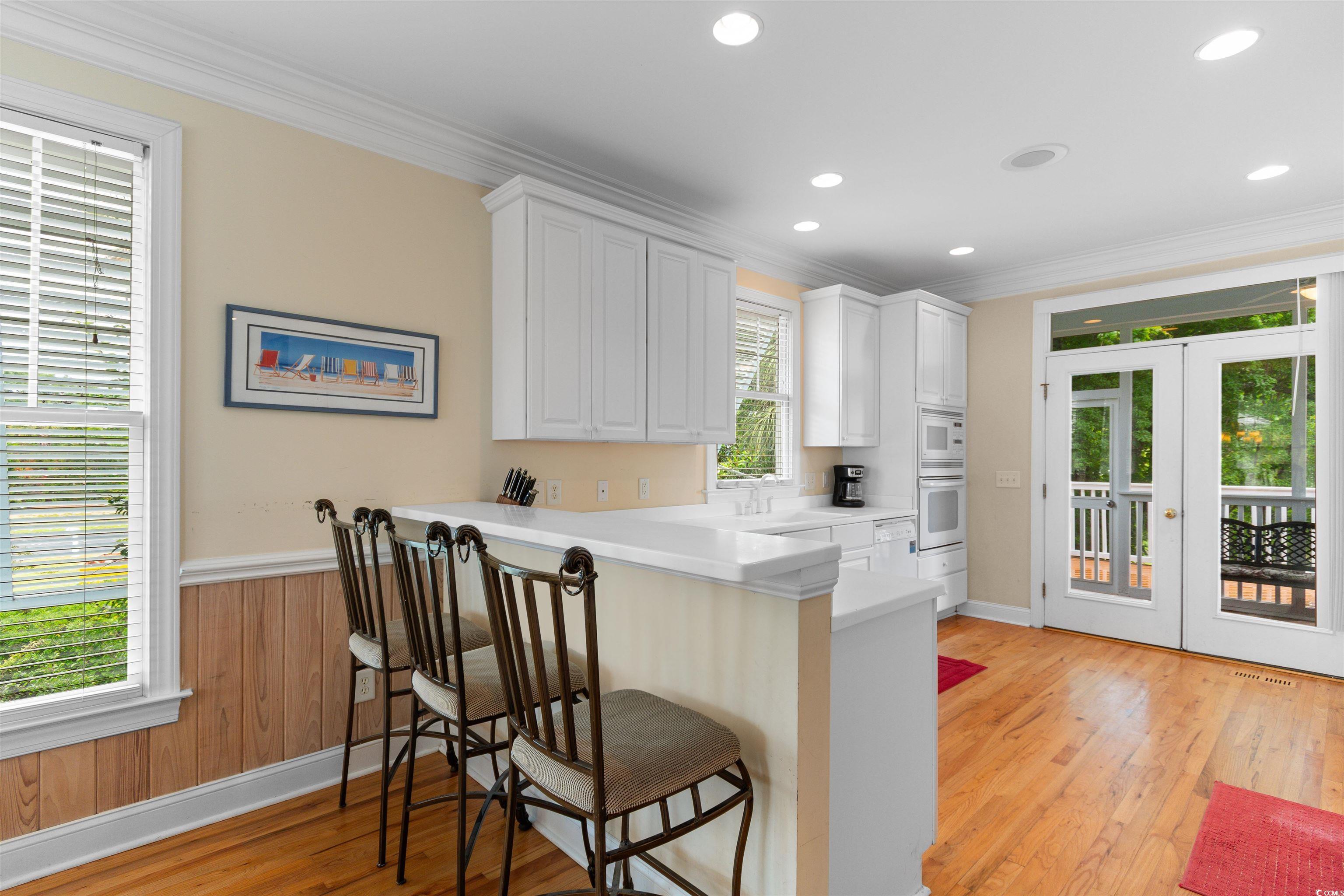 Image 4: Kitchen with white appliances, ornamental molding, Image 4: Kitchen with white appliances, ornamental molding,