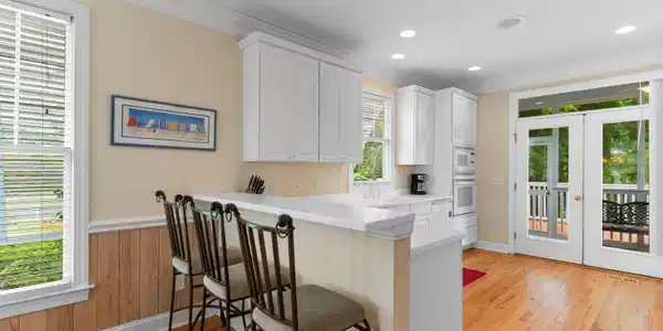 Image 4: Kitchen with white appliances, ornamental molding, Image 4: Kitchen with white appliances, ornamental molding,