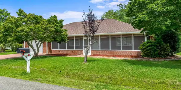 4 Shady Oak Ln.