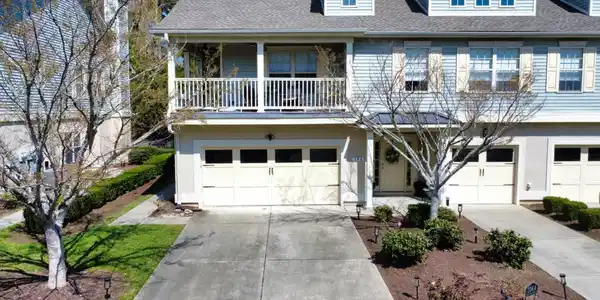 104 Knightbury Ct.