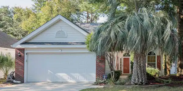 810 Arbor Ln.