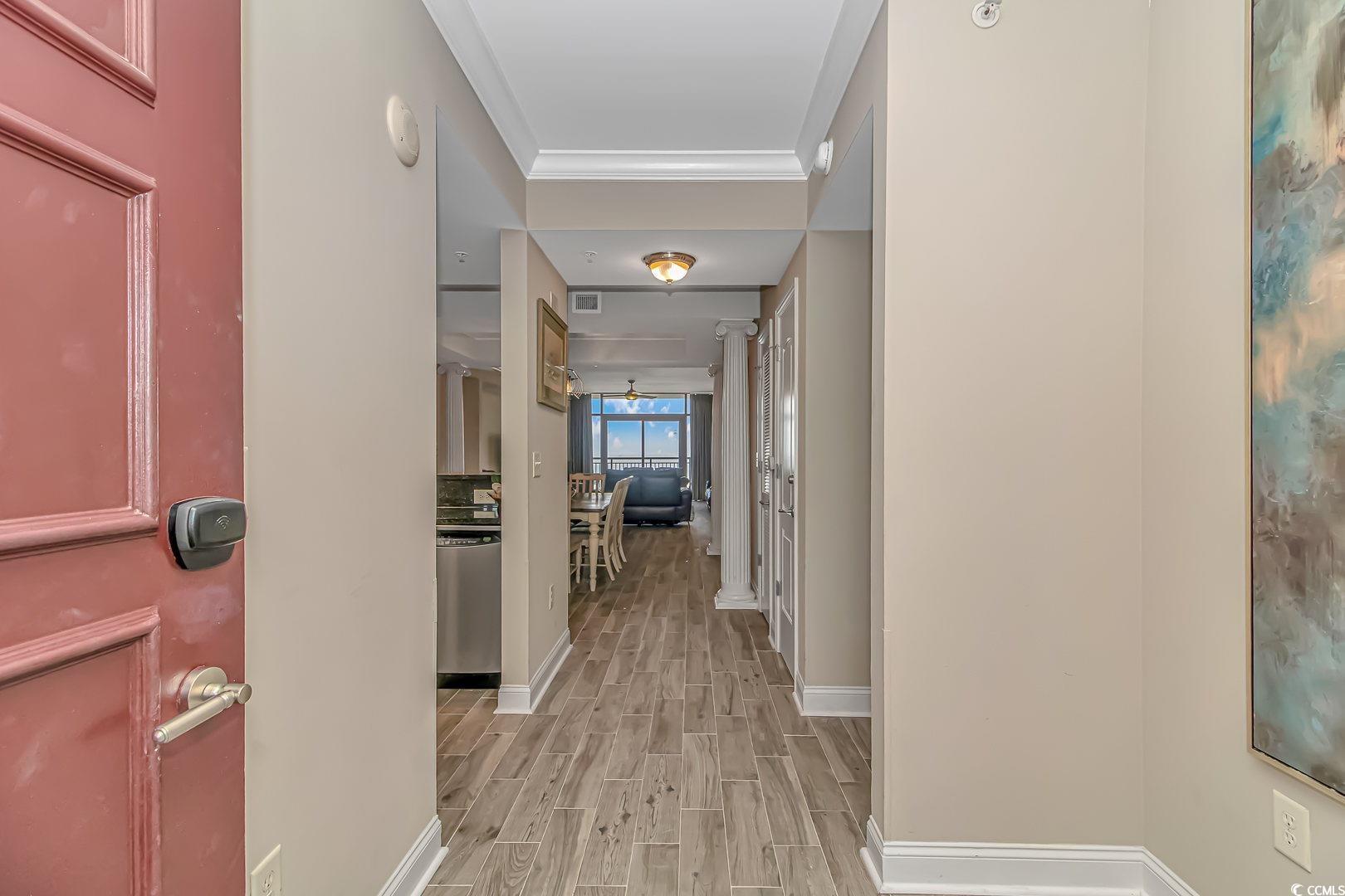 Image 3: Foyer entrance with crown molding, decorative colu Image 3: Foyer entrance with crown molding, decorative colu
