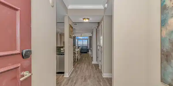 Image 3: Foyer entrance with crown molding, decorative colu Image 3: Foyer entrance with crown molding, decorative colu