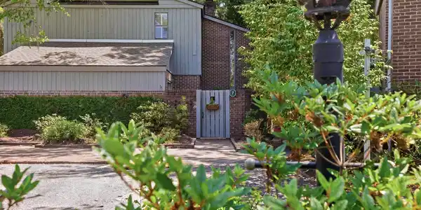 7 Chapel Creek Rd.