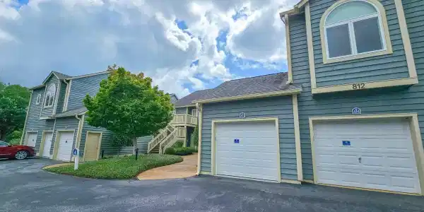 812 Castleford Circle