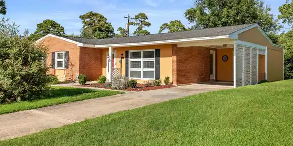 636 Hemlock Ave.