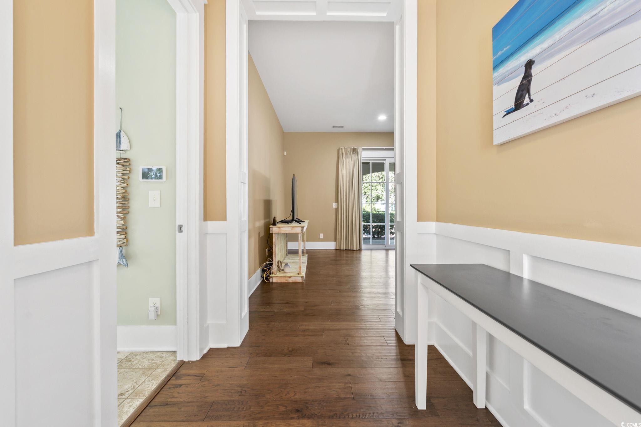 Image 4: Hall featuring dark wood finished floors and reces Image 4: Hall featuring dark wood finished floors and reces
