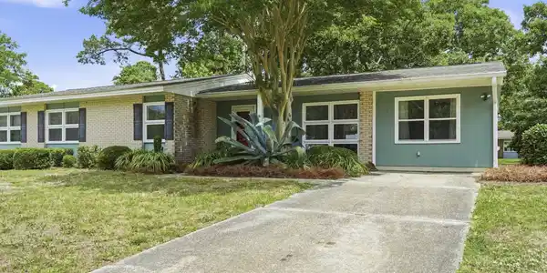 3850 Spruce Dr.