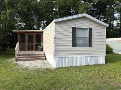 1404 Circle Dr.