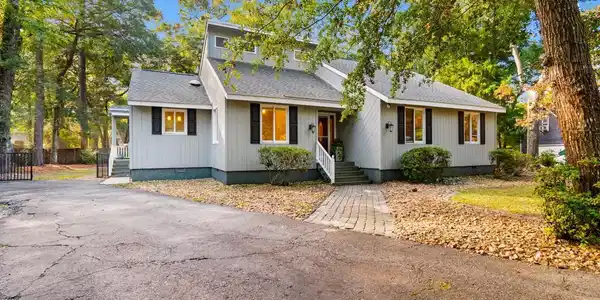 934 Oak Ridge Pl.