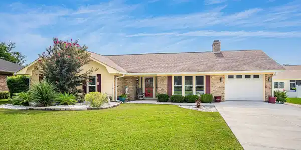 594 Circle Dr.
