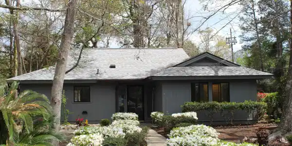 880 Briarwood Dr.