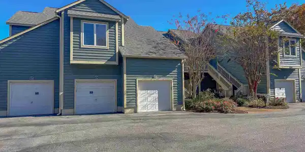 824 Castleford Circle