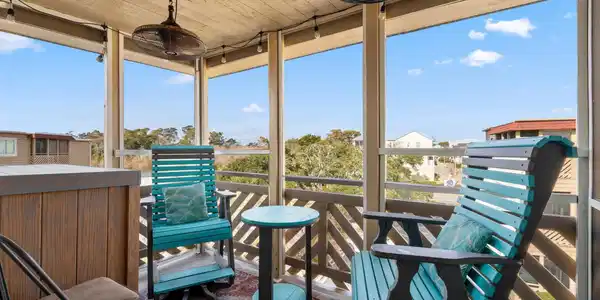 Image 3: Sunroom / solarium with a healthy amount of sunlig