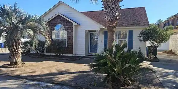 927 Edge Dr.