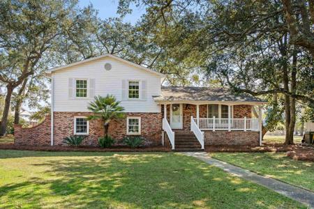 315 Oak Dr. N